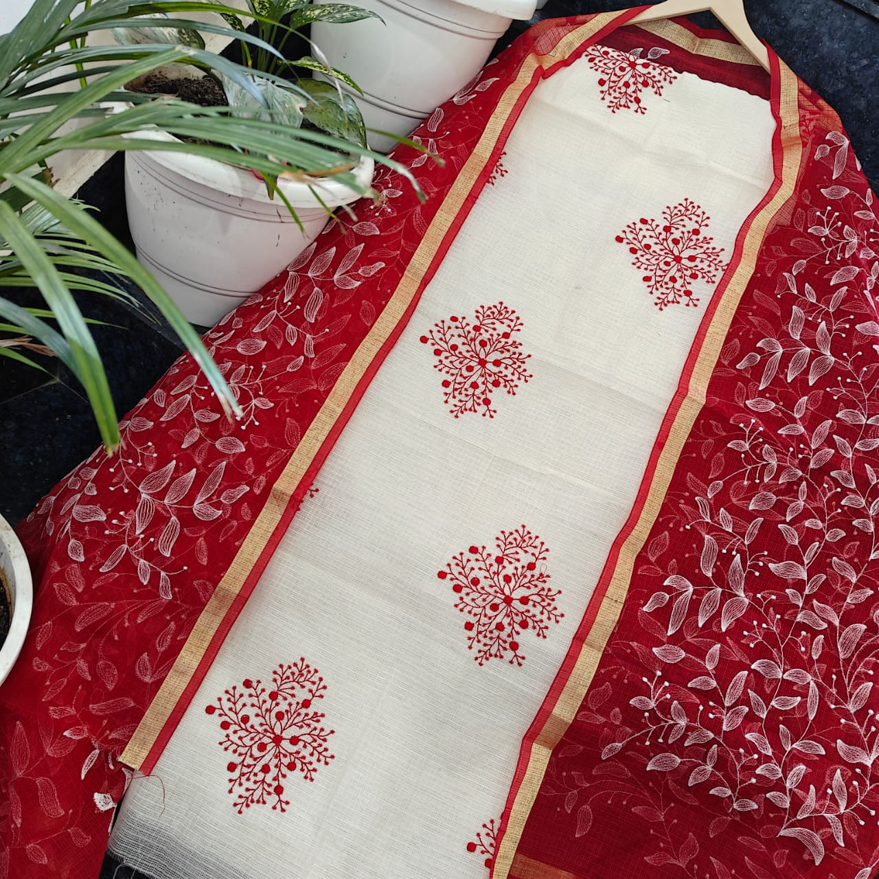 कोटा डोरिया ड्रेस मटीरियल: हाथ से पेंट, ब्लॉक प्रिंटेड और गोटा पट्टी ट्रेंड 2025