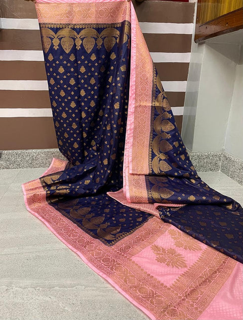 सेमी शिफॉन जॉर्जेट पारंपरिक और उत्सव परिधान में बनारसी सिल्क साड़ी - नेवी ब्लू रंग